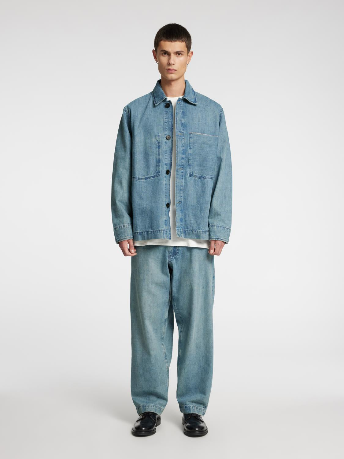 model_shot-front_full